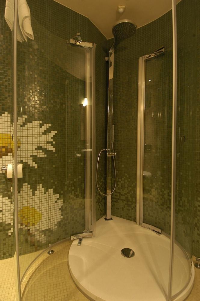 Les Fleurs Boutique Hotel